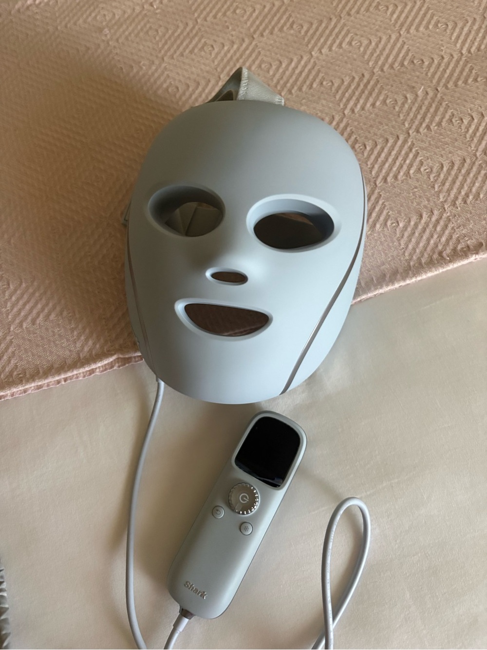 Shark Cryoglow led face therapy mask